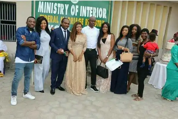 Laura Ikeji & Ogbonna Kanu With Linda Ikeji & Her Siblings At Their Wedding